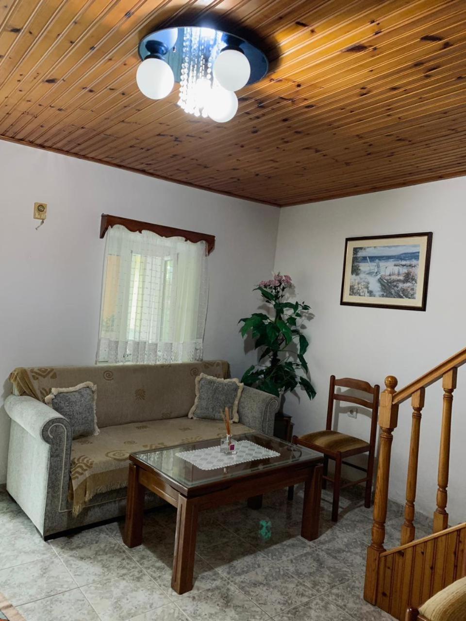 Geri Hébergement de vacances Gjirokastër